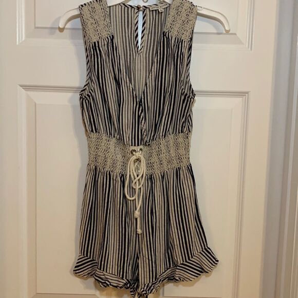 Moon River Size small striped romper With elastic and drawstring waist - Picture 1 of 13